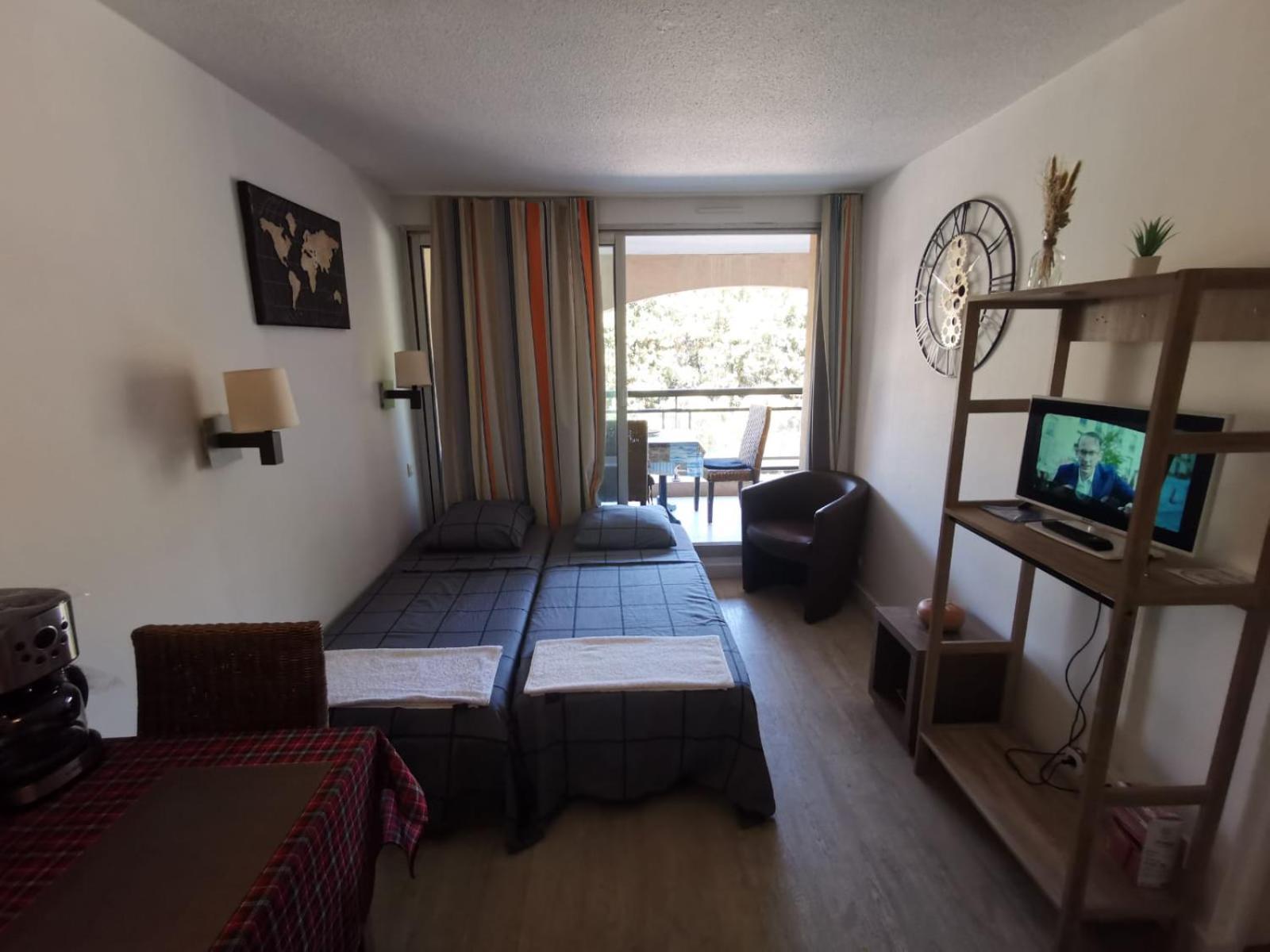 A&h Homes - - Near Train Station Apartamento